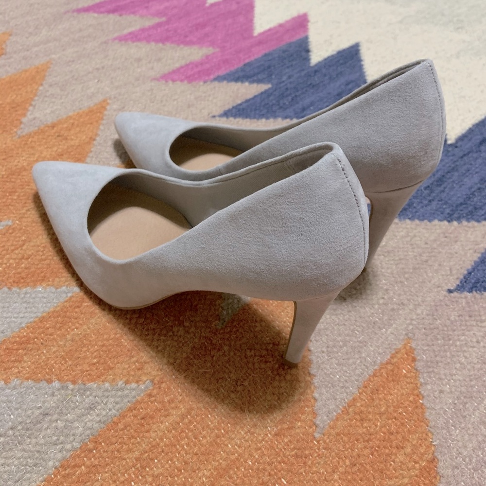 Beautiful new gray faux suede heels